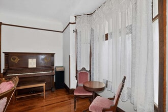 Building Photo - 420 N Gilbert St