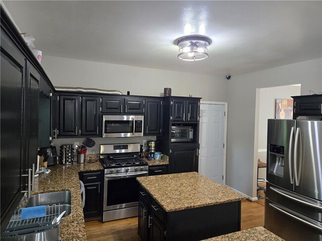 Building Photo - 455 Oak Springs Dr NW