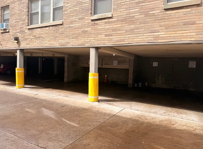 Building Photo - 4002 N Farwell Ave