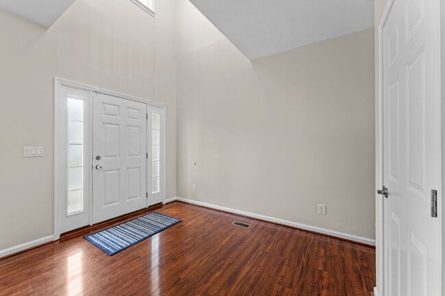 Building Photo - Welcome home to this well-maintained 4-bedroom, 2.5-bath home that offers space to grow!