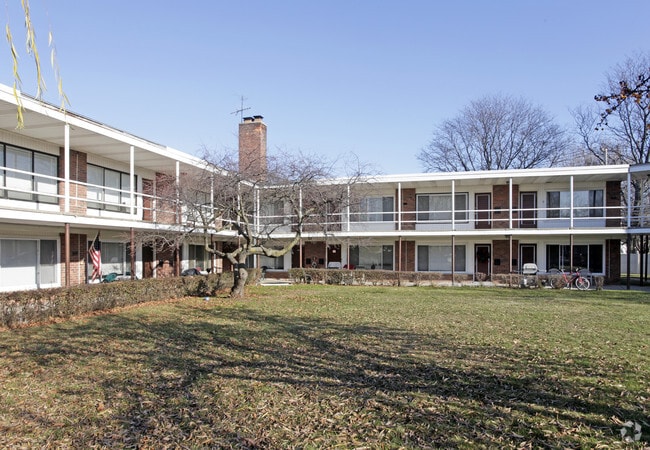 Building Photo - Chapoton Manor Apartments