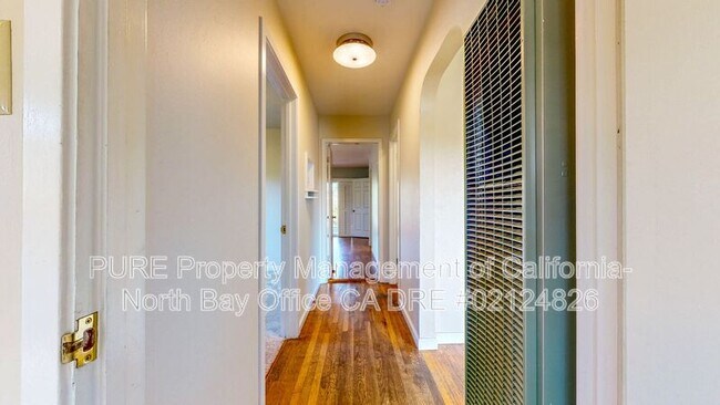 Building Photo - 652 Corlano Ave