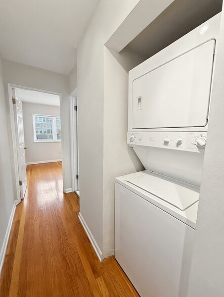 Building Photo - 6535 N Mozart St