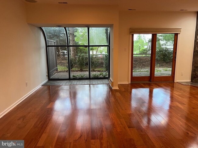 Building Photo - 1710 Chanticleer