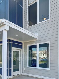 Building Photo - 116 W 12th St E