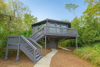 Building Photo - Freshly Renovated 2-Bed, 2-Bath Treehouse in Haines City!