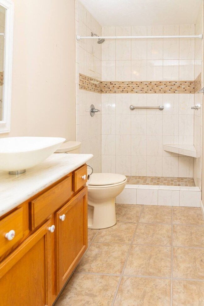Building Photo - PET FRIENDLY!!!!!!