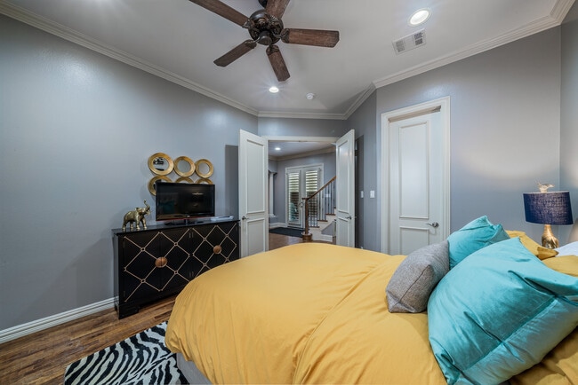 Building Photo - 4003 Wycliff Ave