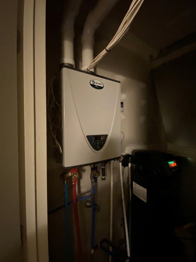 Building Photo - FENCED BACKYARD! BONUS ROOM/OFFICE! SAFE ROOM! THREE CAR GARAGE