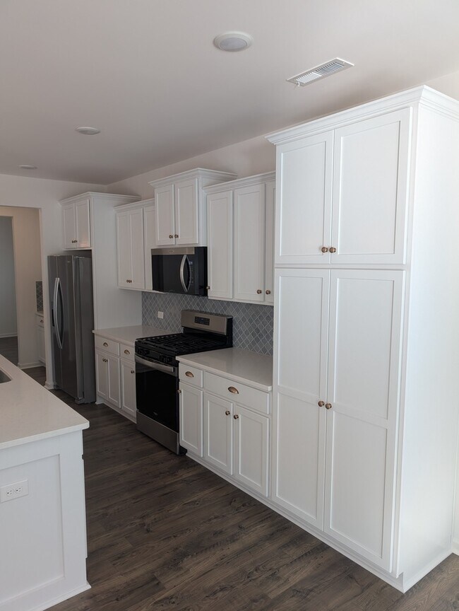 Building Photo - NEW 3bd/3bth Ranch -Golf Course View- OCTO...