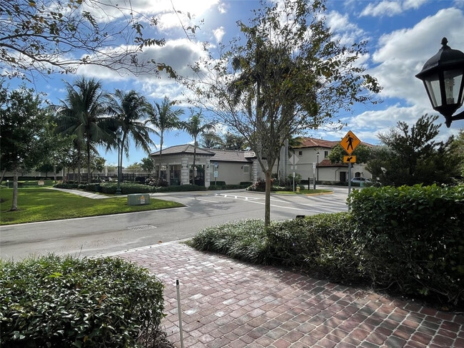 Building Photo - 4214 N Dixie Hwy