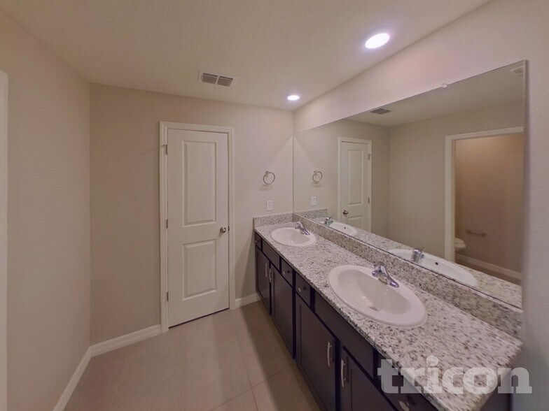 Building Photo - 10336 Flathead Dr