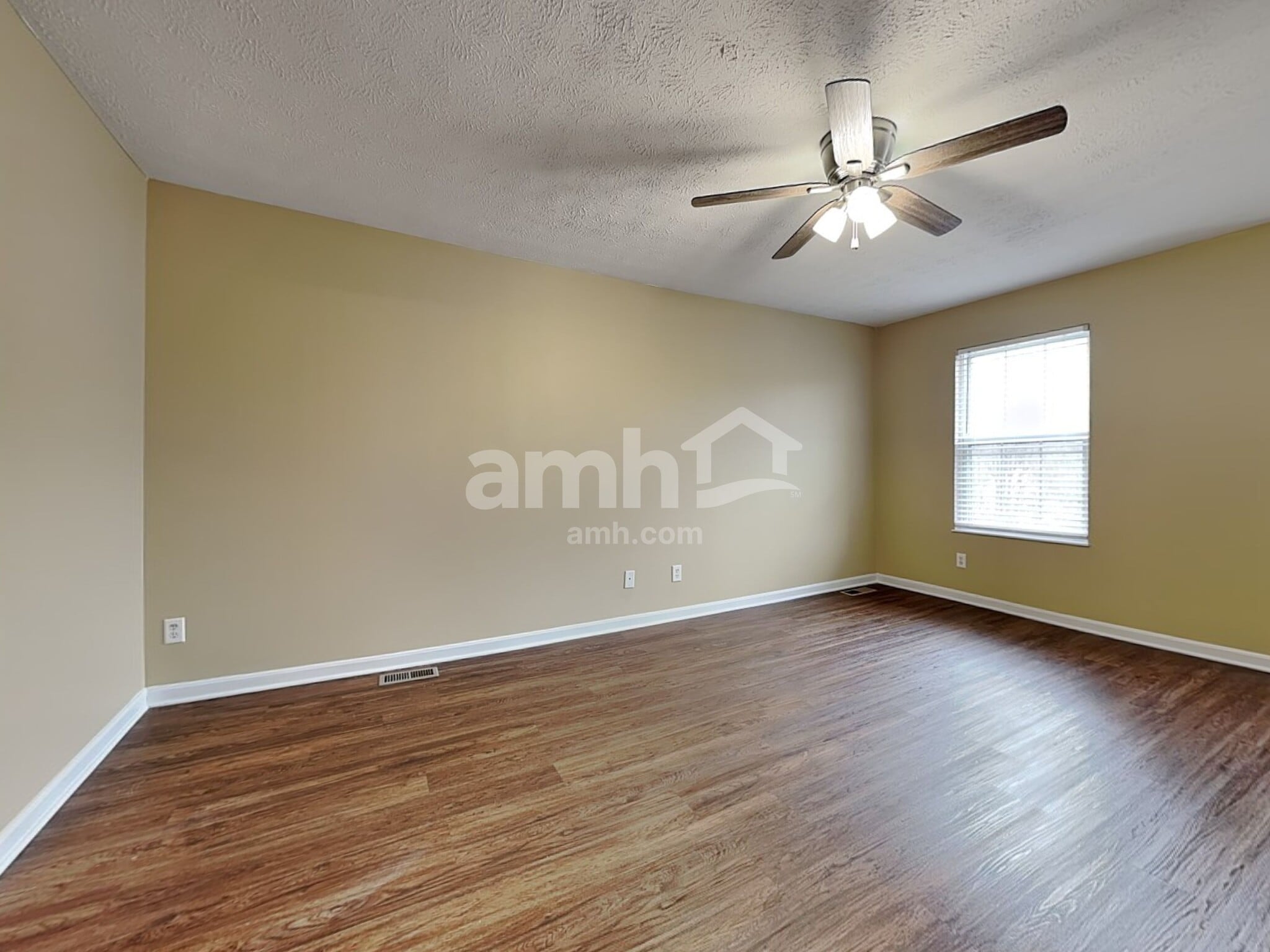 Building Photo - 2025 Apple Knoll Ln
