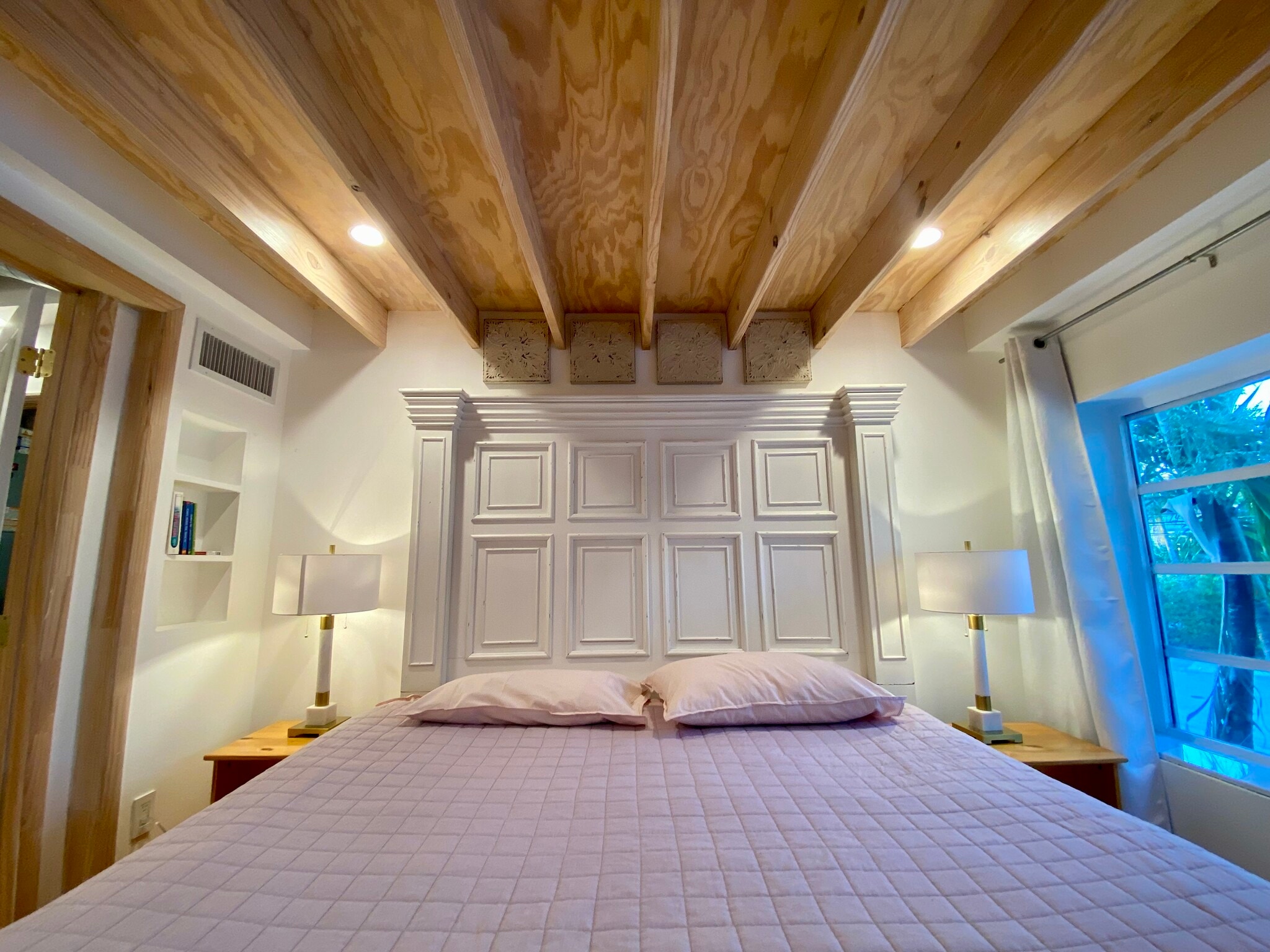 Building Photo - 500 NE 62nd St