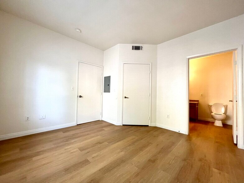 Building Photo - 2071 Hussium Hills St