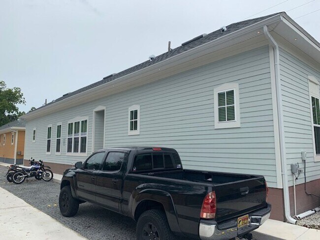 Building Photo - Thelma Lane - Luxury 3 Bedroom House