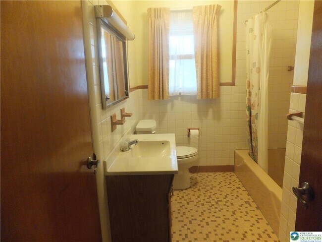 Building Photo - 3021 Rosewood Ct