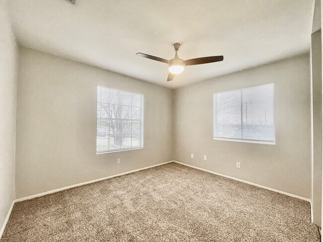 Building Photo - 1112 Hazelton St