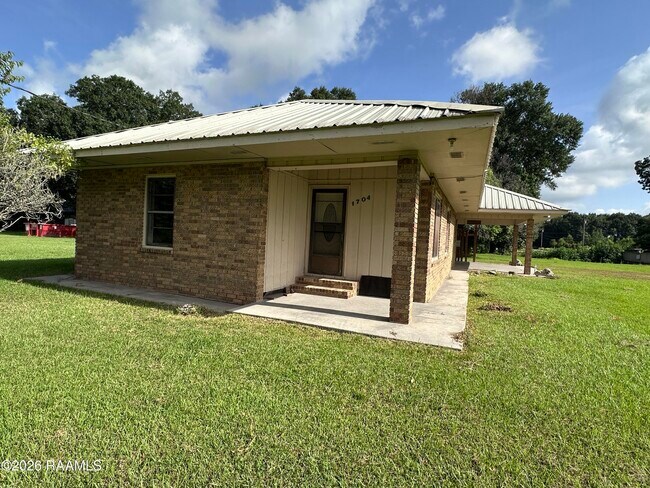 Building Photo - 1704 Savoy Rd