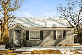 Building Photo - Cozy Home