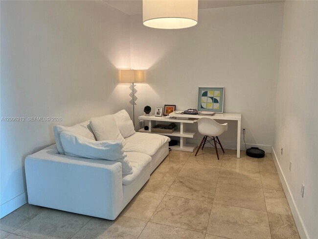 Building Photo - 3340 NE 190th St