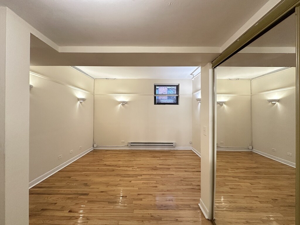 Building Photo - 3501 N Sheffield Ave