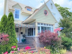 Building Photo - 7207 Ventnor Ave