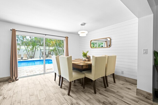 Building Photo - 19165 SE Homewood Ave