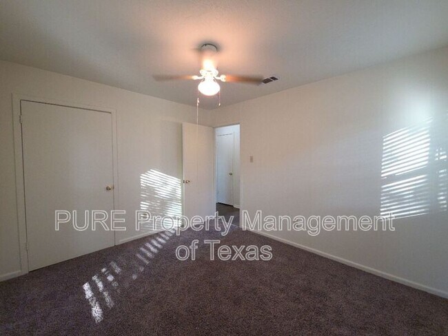 Building Photo - 304 McClendon Dr