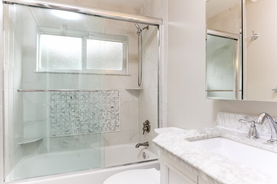 Building Photo - 9842 Spanish Isles Dr