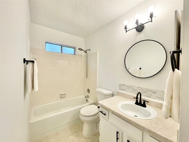 Building Photo - 6 Lea Oak Ct