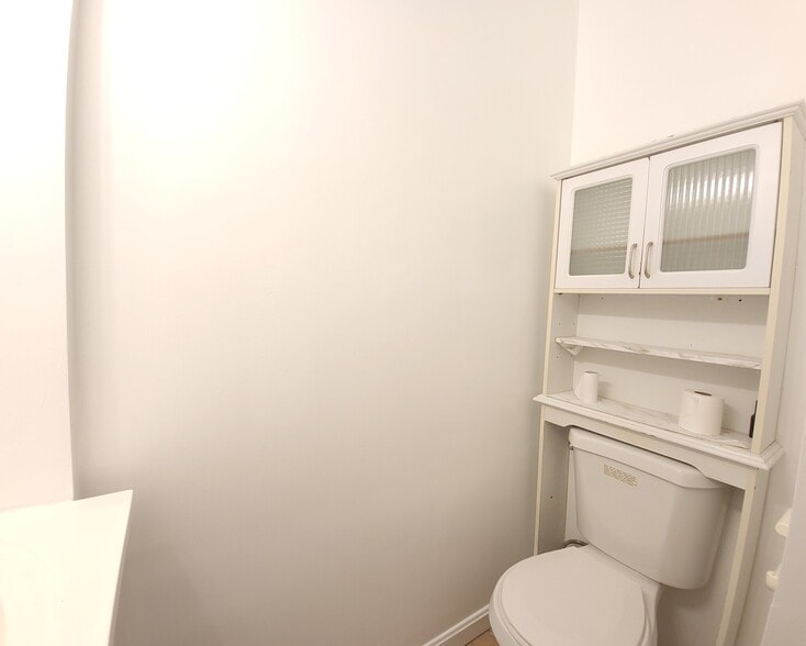 Building Photo - 10 Higgins St