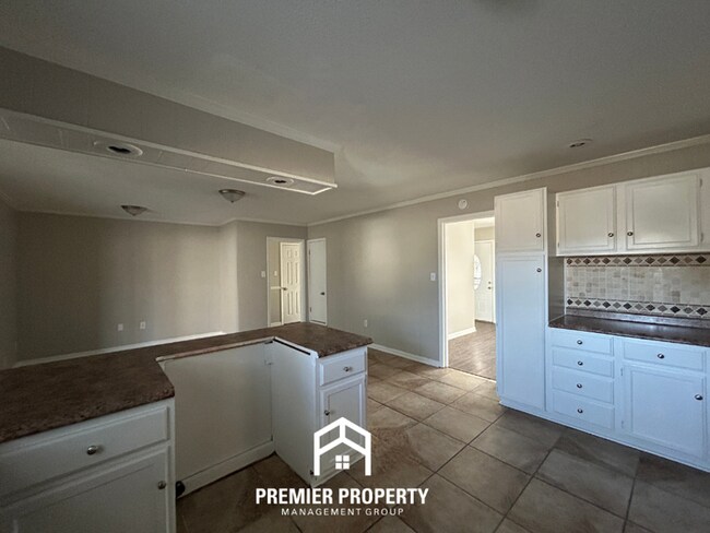 Building Photo - Spacious 3BR Southaven Home w/ Sunroom, Hardwood Floors & Fenced Yard & Near Schools