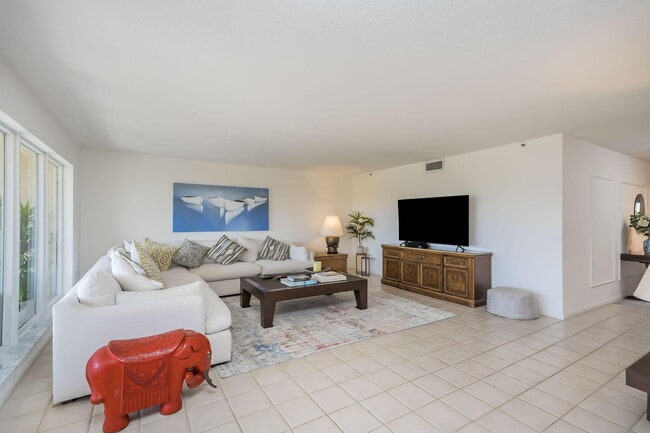 Building Photo - 4301 N Ocean Blvd