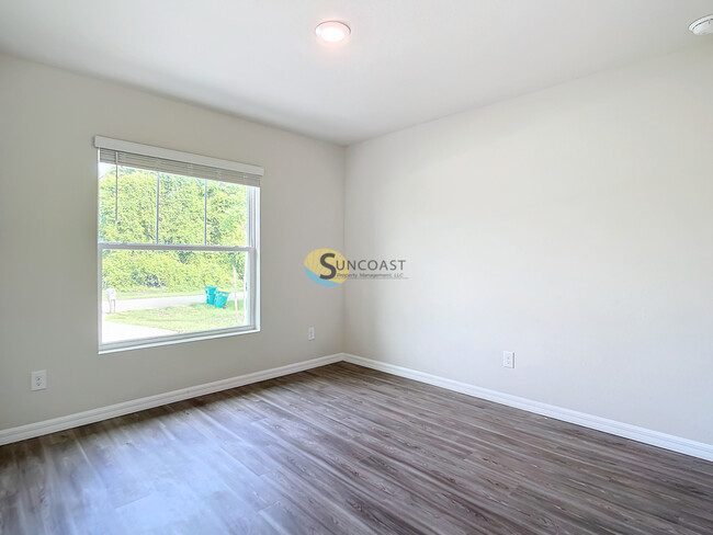 Building Photo - Live the Dream in a Brand-New Duplex in Po...