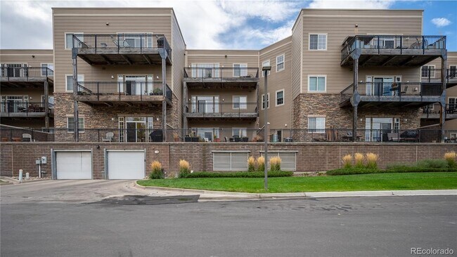Building Photo - 6000 W Floyd Ave