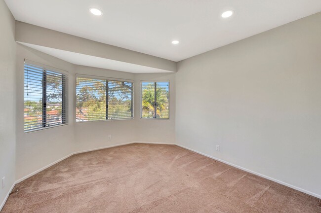 Building Photo - Light and Bright 4 Bedroom Home in Oceanside