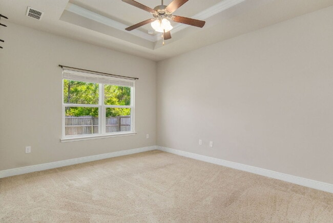 Building Photo - Welcome to this exquisite 4-bedroom, 2-bat...
