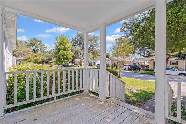 Building Photo - 555 Shady Oak Dr