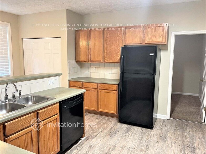 Building Photo - 1987 Ridgestone Run SW