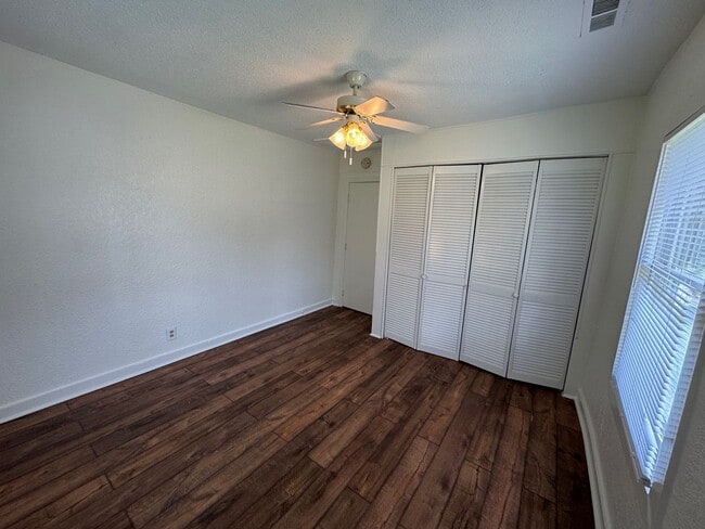 Building Photo - Central Asheville - Renovated Bungalow!
