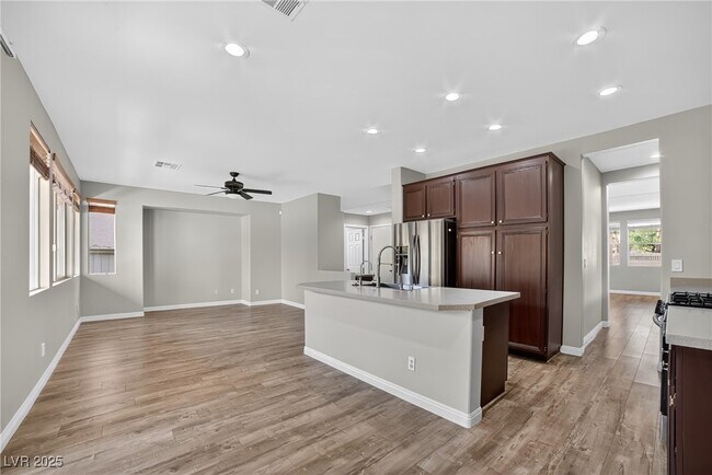 Building Photo - 670 Canfield Point Ave