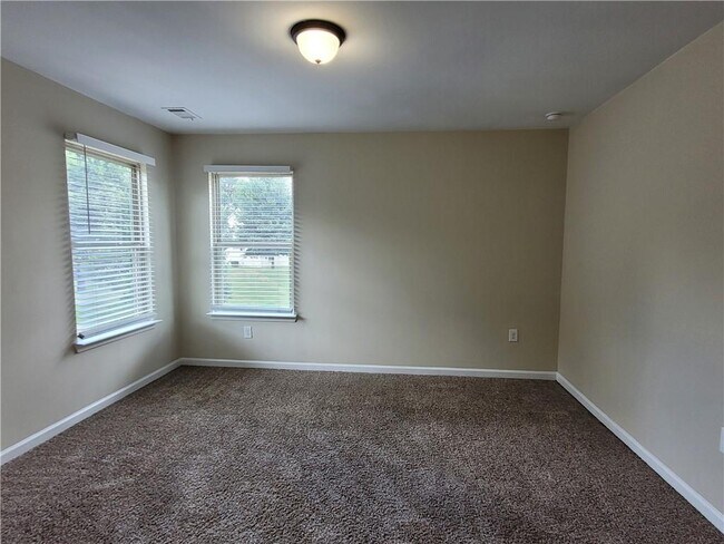 Building Photo - 6010 Stonebrook Ln