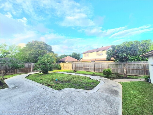 Building Photo - 11911 Dandelion Ln