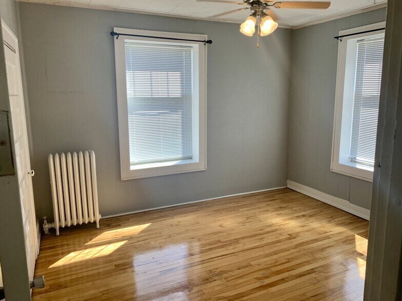 Building Photo - 105 3rd Ave