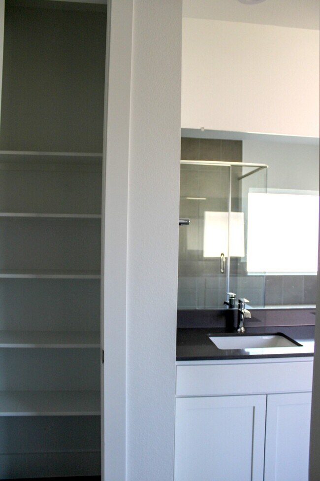 Building Photo - 15212 Tattle Crk Ln