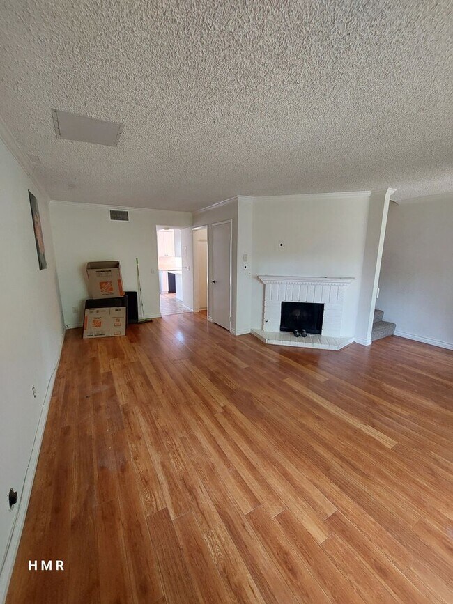 Building Photo - 3 bedrooms 3 baths in San Dimas Glenwood T...