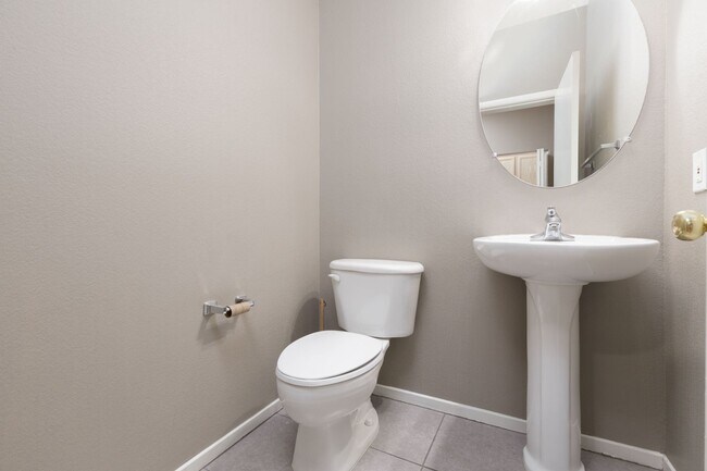 Building Photo - Great NLV single family 3 bedroom home.