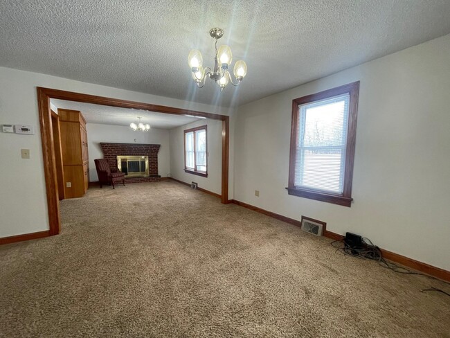 Building Photo - 2841 Bloomer Springs Rd