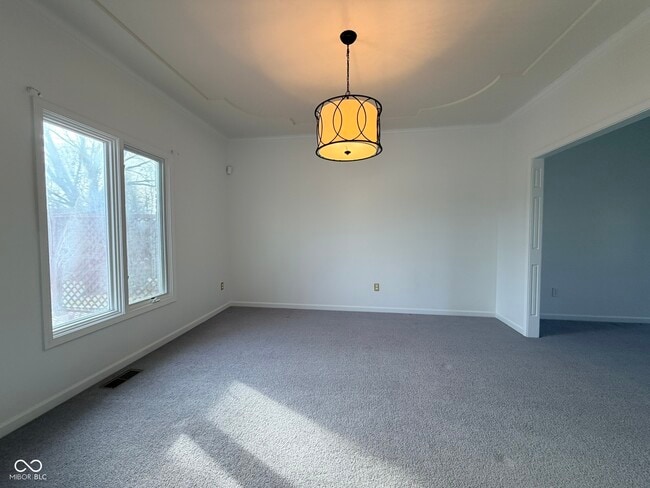 Building Photo - 1351 Woodpond N Roundabout